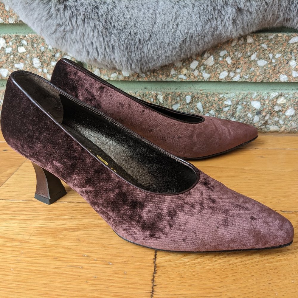 Salvatore Ferragamo velvet brown heels sz. 6